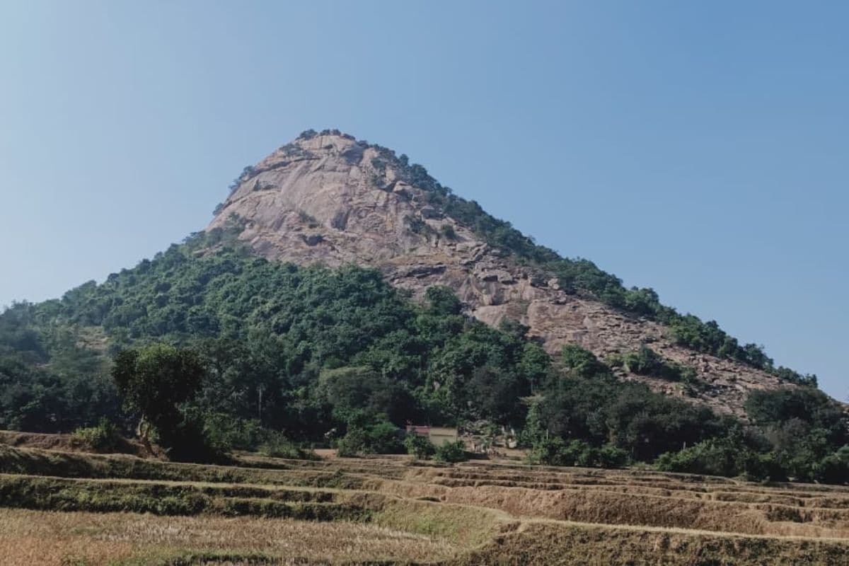 Jharkhand Village Story: झारखंड का एक गांव, जहां न तो होलिका दहन और न ही खेली जाती है रंगों की होली