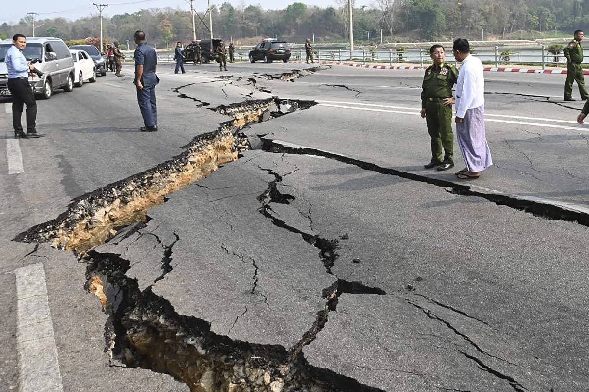 Earthquake Video : भूकंप से फट गई धरती! भयावह वीडियो आया सामने, म्यांमार में मची तबाही