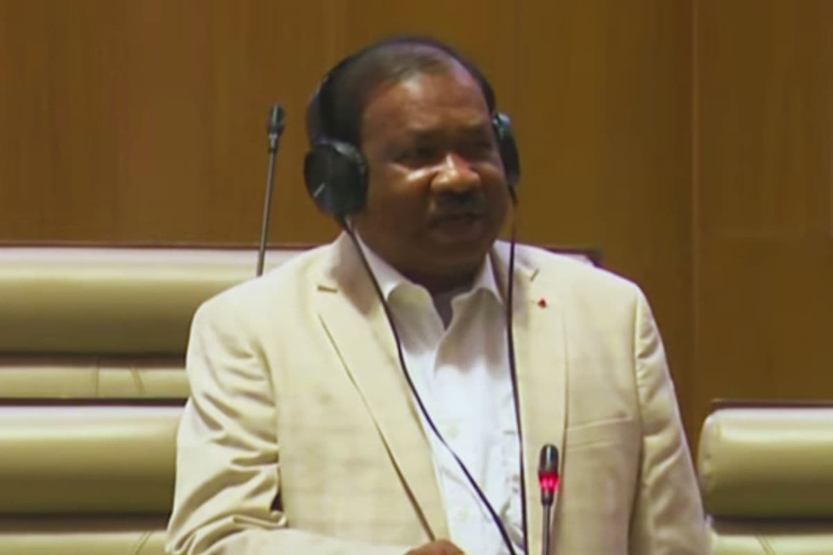 निजी स्कूलों की मनमानी पर झारखंड विधानसभा में हंगामा, मंत्री बोले- शिकायत करें कड़ी कार्रवाई होगी