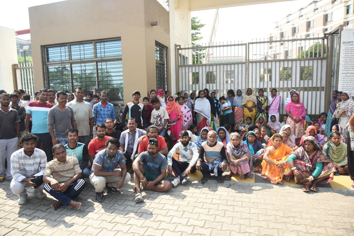 Jamshedpur News: जमशेदपुर में महिला मजदूर की करंट लगने से मौत, छह घंटे XLRI का गेट जाम, ऐसे माने परिजन