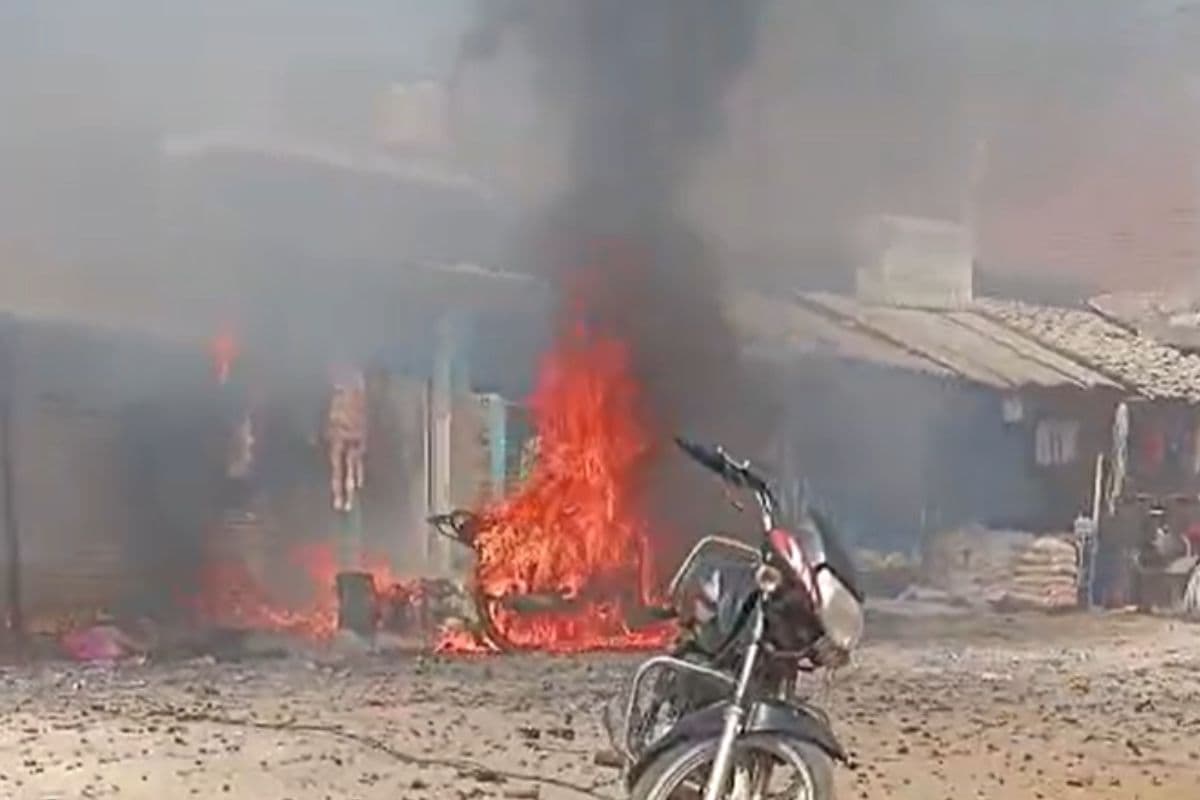 Jharkhand News: गढ़वा की पटाखा दुकान में लगी भीषण आग, तीन नाबालिग समेत पांच की मौत, सीएम हेमंत सोरेन ने जताया शोक
