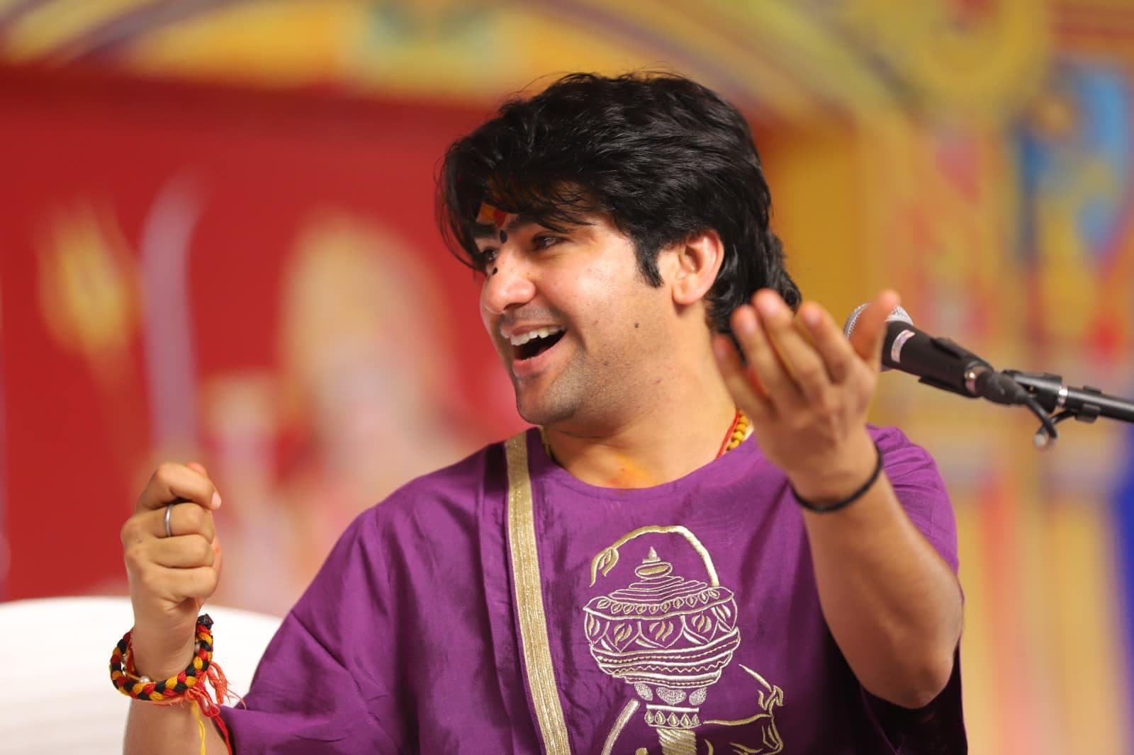 Video: 'ऐ ठठरी के...टीन शेड ना तोड़ दइये' बिहार में बाबा बागेश्वर का यह अंदाज देखा क्या?