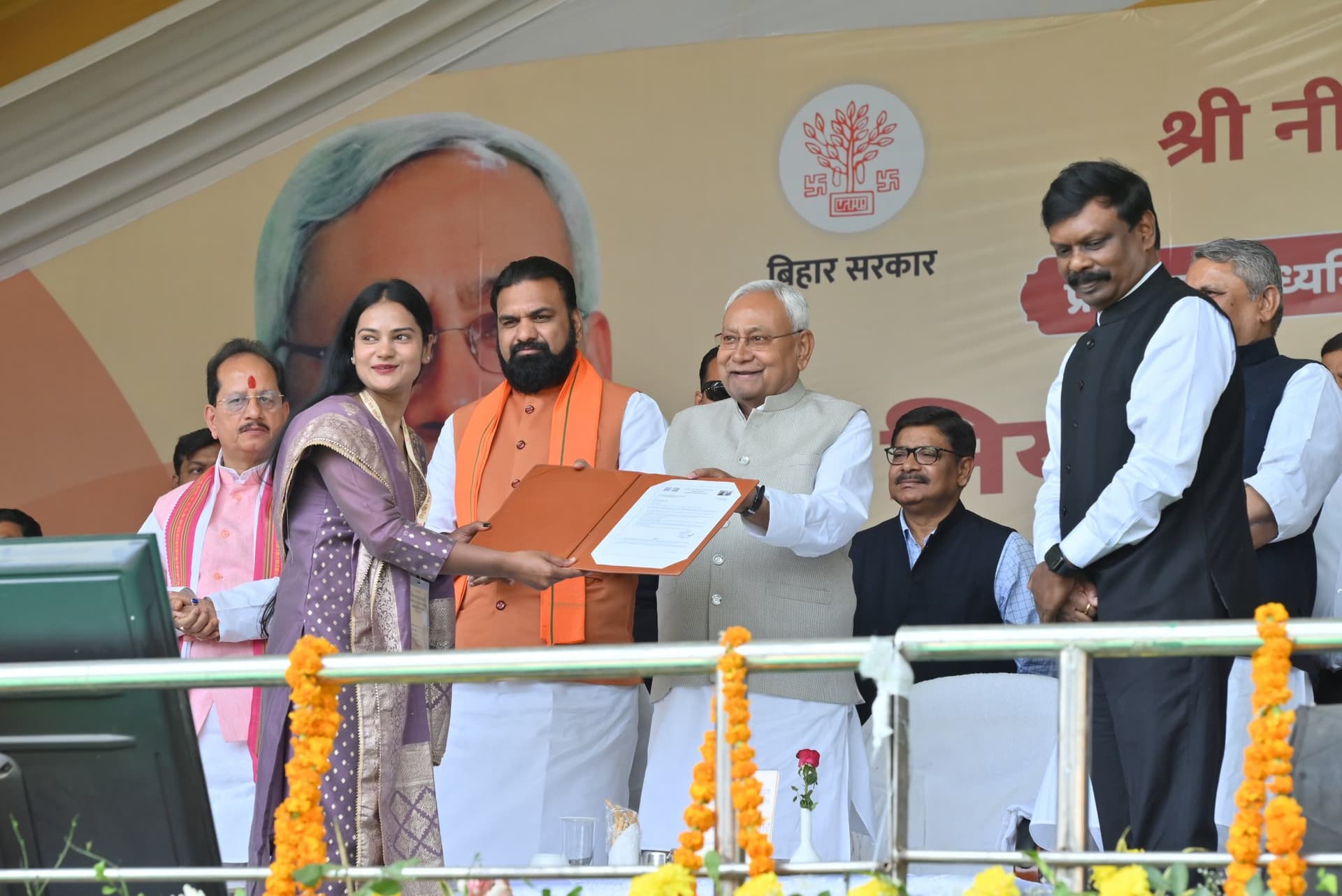 BPSC TRE-3 शिक्षकों को सीएम नीतीश कुमार ने दिया होली का गिफ्ट, 51 हजार 389 टीचरों को मिला नियुक्ति पत्र