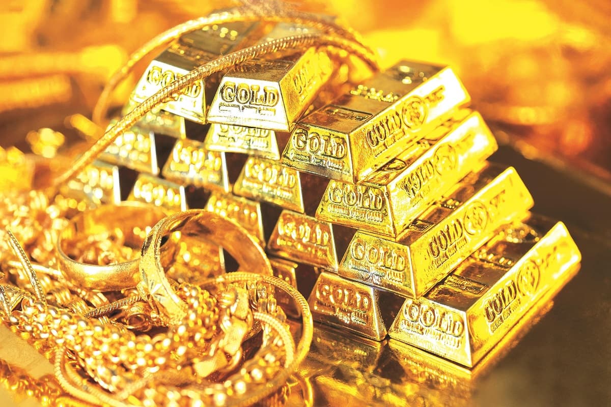 Gold Price: सोना 1,350 रुपये टूटा, चांदी 5,000 रुपये गिरकर 1 लाख से नीचे