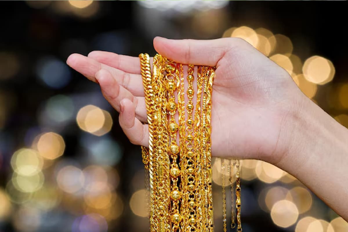 Gold Rate: लखपति होने के करीब पहुंचा सोना, चांदी नए रिकॉर्ड पर