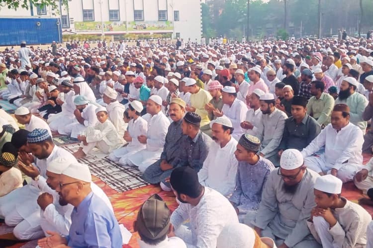 Happy Eid Ul Fitr 2025: चाईबासा और आसपास क्षेत्रों में धूमधाम से मना ईद का त्योहार