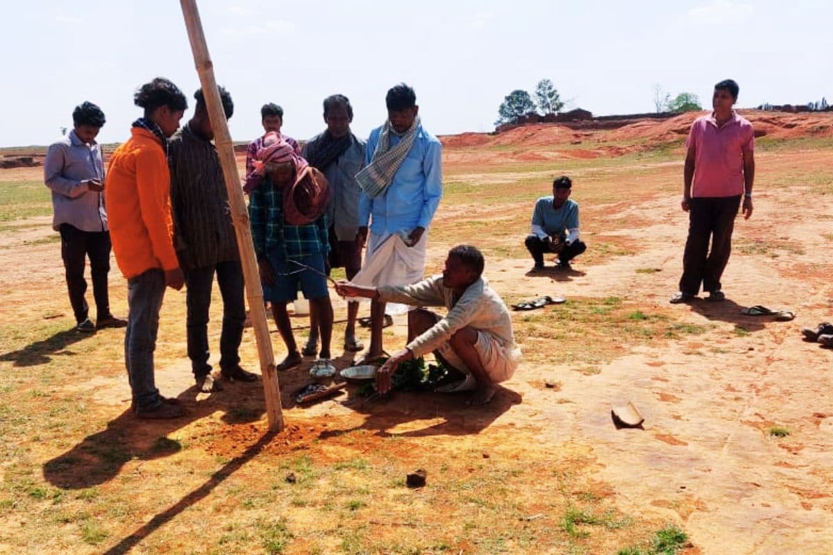 आदिम जनजातियों में आज भी जीवित है डोल जतरा की परंपरा, होली से शुरू होकर 3 दिन चलता है उत्सव