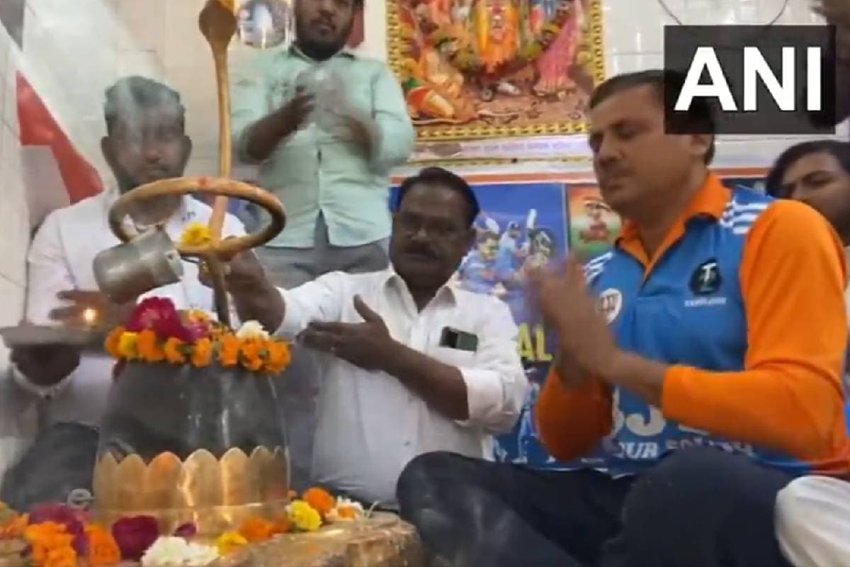 भारत की जीत के लिए हवन, आरती और पूजा शुरू, सिर चढ़कर बोल रहा क्रिकेट का जुनून