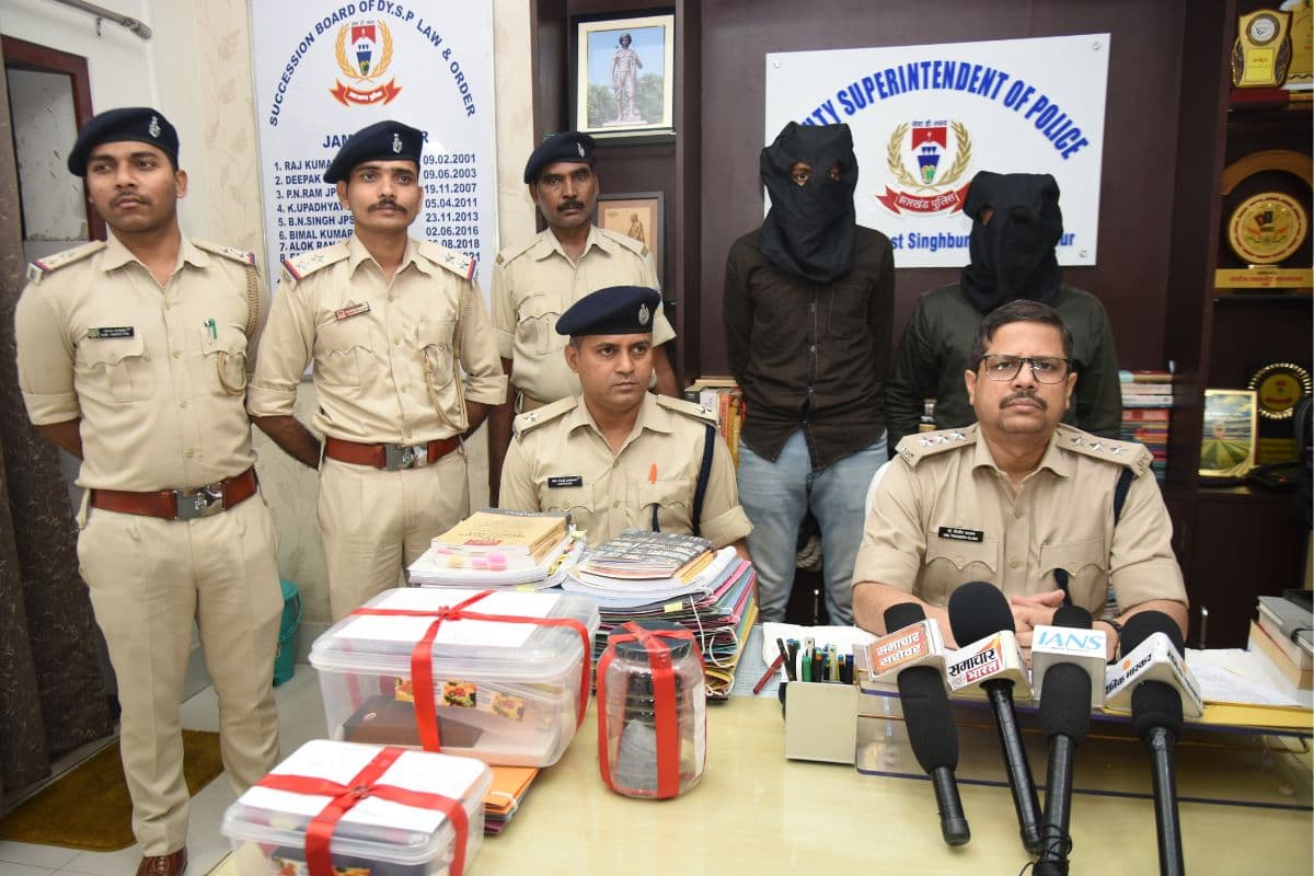 Jamshedpur Crime: जेल से बाहर आते ही की शादी, लाखों की चोरी कर पत्नी को दिया शानदार गिफ्ट, अब है सलाखों के पीछे