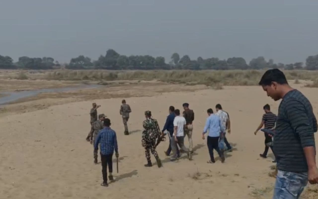 Video: बिहार पुलिस और बालू माफियाओं के बीच मुठभेड़ , 15 राउंड गोलियां चलीं, देखें वीडियो