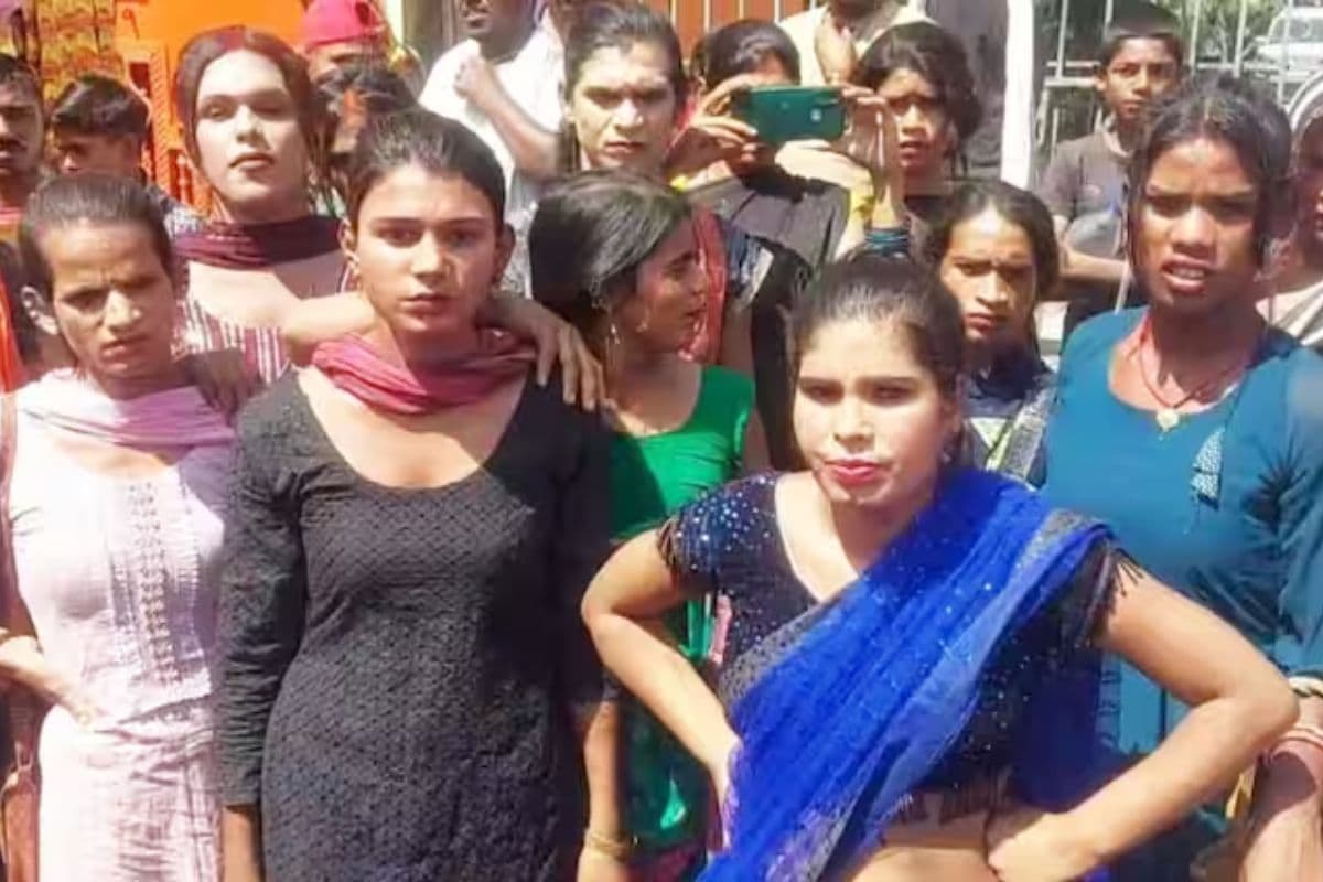 Video: जहानाबाद में किन्नरों का बवाल, RPF थाने में घुसकर छुड़ा ले गए अपने साथी, कपड़ा उतार किया हंगामा