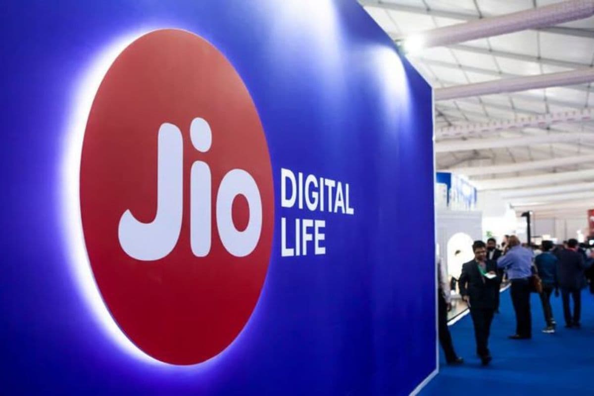 Jio ने दूर कर दी करोड़ो यूजर्स की टेंशन, इस प्लान में मिलता है 365 दिनों की वैलिडिटी और डेली 2.5GB डेटा