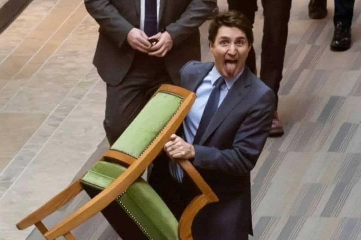 funny farewell: जीभ निकालकर…कुर्सी हाथ में लेकर, जस्टिन ट्रूडो की मजाकिया विदाई, देखें फोटो