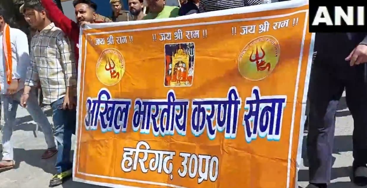 AMU Holi Row: एएमयू में होली मिलन पर बवाल! करणी सेना का ऐलान, 10 मार्च को कैंपस में खेलेंगे होली