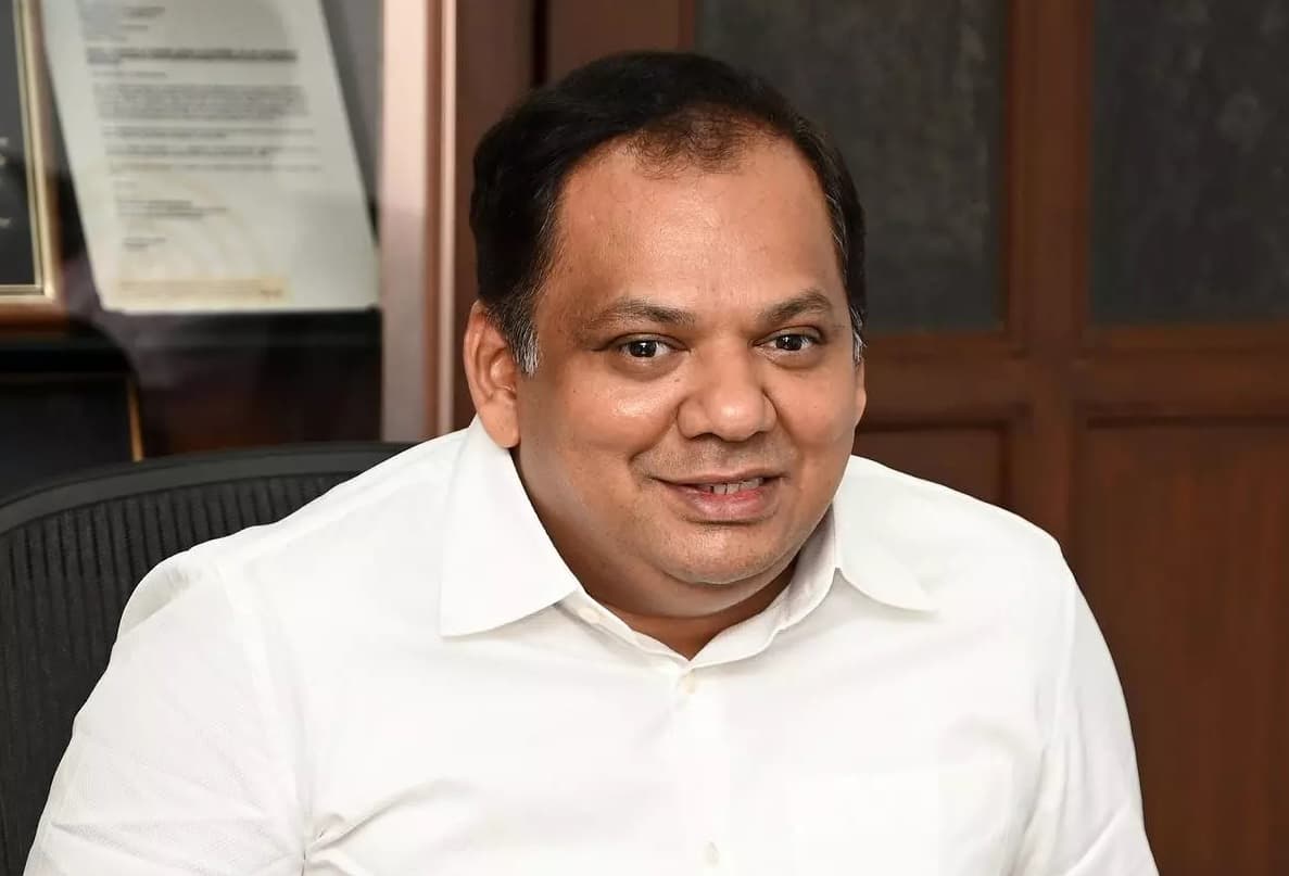 पिद्दी-सा छोटकू शेयर उछल गया 8300%, भला बताओ कोई ऐसे बनाता है 1 लाख का 84 लाख