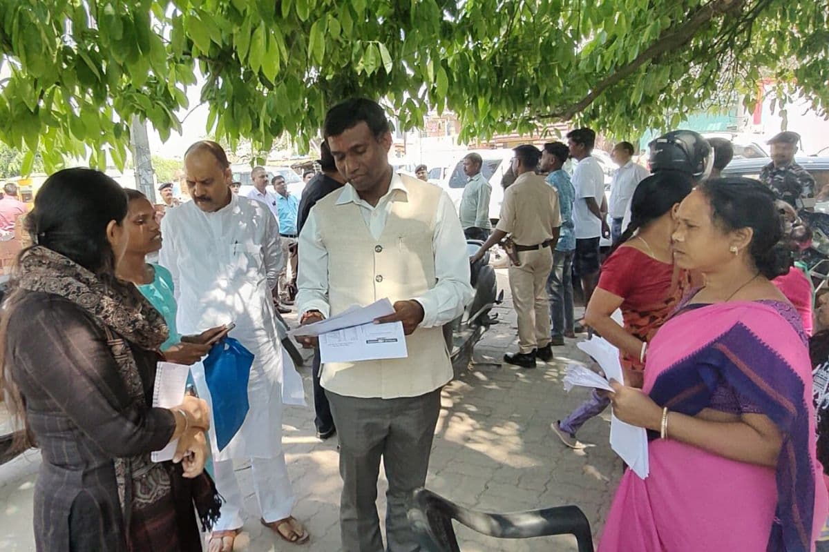 Maiya Samman Yojana: खाते में नहीं आए हैं मंईयां सम्मान के पैसे तो कर लें ये छोटा सा काम, रांची डीसी ने कर दिया क्लियर