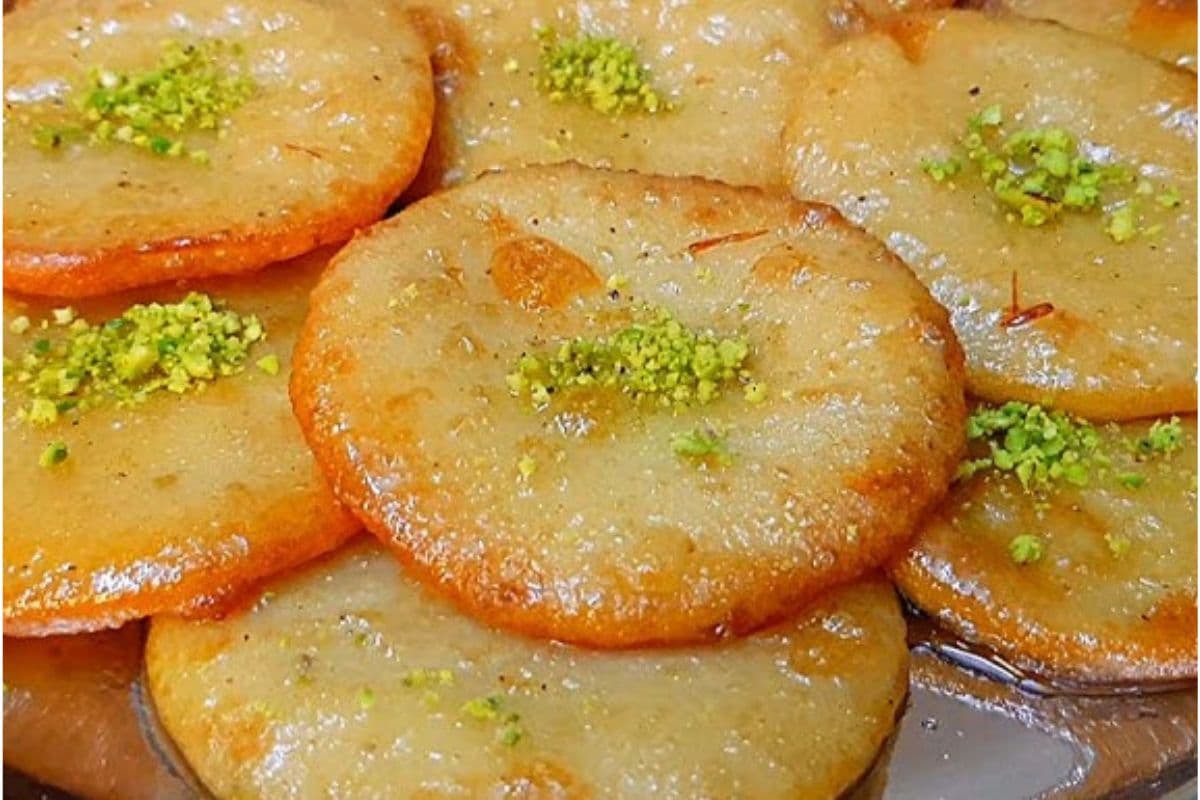 Malpua Recipe: होली पर दें मीठे का तड़का, बनाएं लाजवाब मालपुआ, जानें आसान रेसिपी Malpua Recipe: होली पर दें मीठे का तड़का, बनाएं लाजवाब मालपुआ, जानें आसान रेसिपी