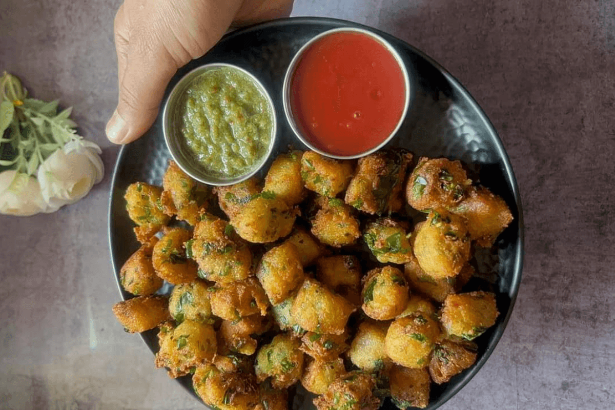 Moong Dal Mangode Recipe: घर पर बनाएं कुरकुरे मूंग दाल मंगोड़े