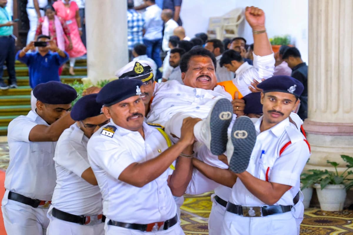 Muslim Reservation Karnataka: सरकारी ठेकों में मुसलमानों को मिलेगा चार फीसदी आरक्षण, जोरदार हंगामे के बीच पारित हुआ विधेयक