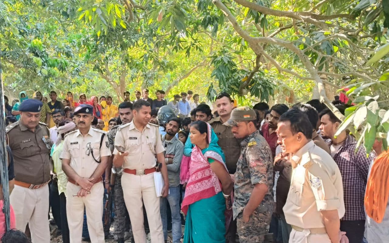 Bihar Crime: लीची गाछी में फंदे से लटका मिला मां-बेटी का शव, मचा हाहाकार