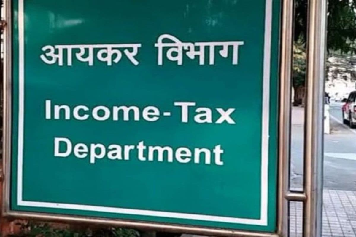 सोशल मीडिया पर लाइफस्टाइल दिखाना पड़ सकता है महंगा! आयकर विभाग करेगा अब डिजिटल अकाउंट्स की जांच