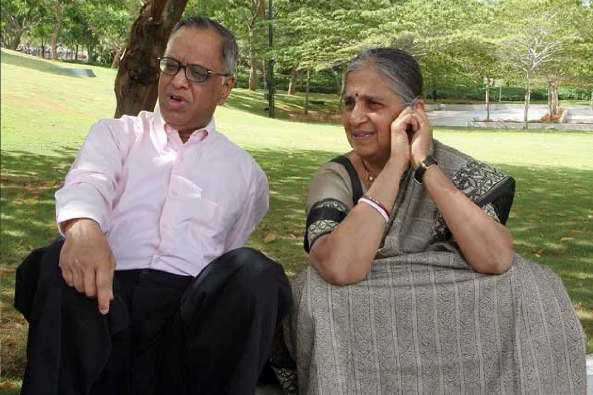 Infosys Share Price Crash: ये क्या हुआ? नारायणमूर्ति फैमिली को लगा 6875 करोड़ का झटका