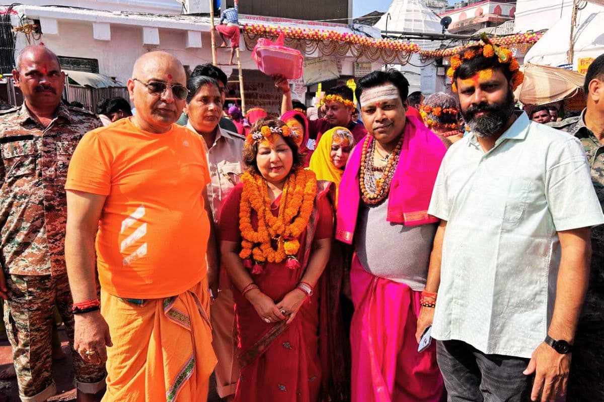 नेपाल की विदेश मंत्री ने की बाबा बैद्यनाथ की पूजा, अपने देश की समृद्धि की कामना की