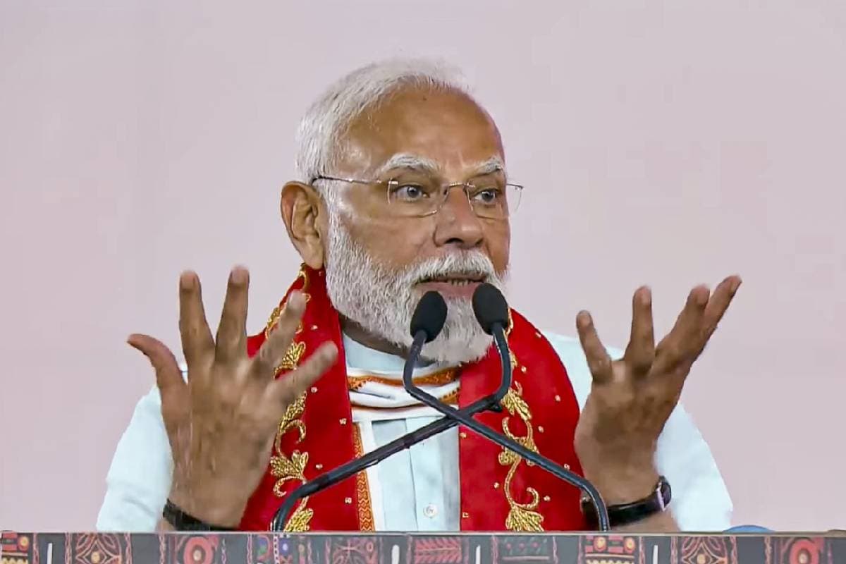 Watch Video : महिला सुरक्षाकर्मियों के घेरे में पीएम मोदी