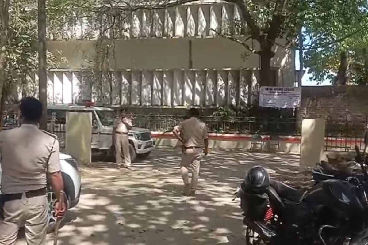 PU Election: पटना विश्वविद्यालय के साइंस कॉलेज में वोटिंग के बाद बवाल, भारी संख्या में पुलिस फोर्स तैनात