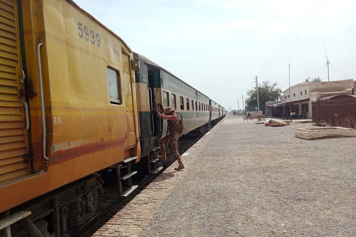 Pakistan Train Hijack: सामने आया ट्रेन हाईजैक के पीछे का कारण, ऑडियो जारी कर BLA ने बताई वजह