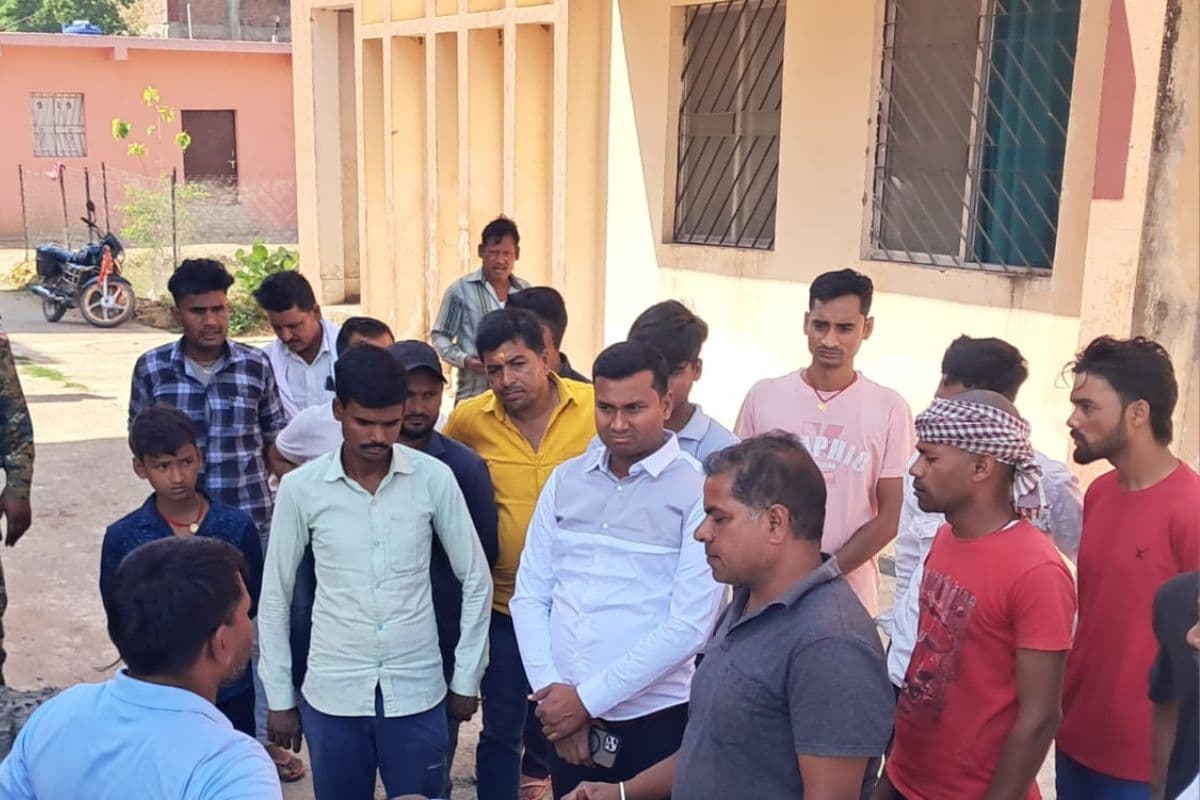 पलामू में करंट की चपेट में आने से युवक की मौत, मुआवजा और सरकारी नौकरी की मांग