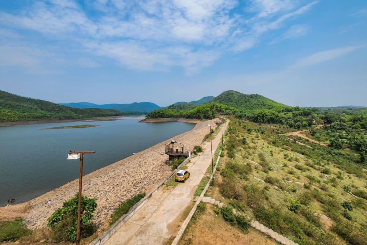 सरायकेला-खरसावां के 3 पर्यटन स्थलों पर शाम होते ही छा जाता है अंधेरा, स्ट्रीट लाइट्स हुए बेकार
