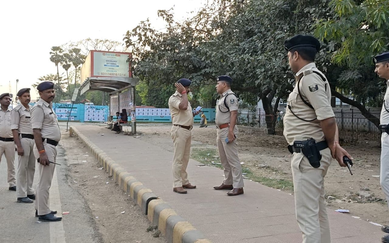 Patna Firing : पटना वीमेंस कॉलेज के बाहर फायरिग, घायल युवक PMCH रेफर, वर्चस्व को लेकर हुई लड़ाई