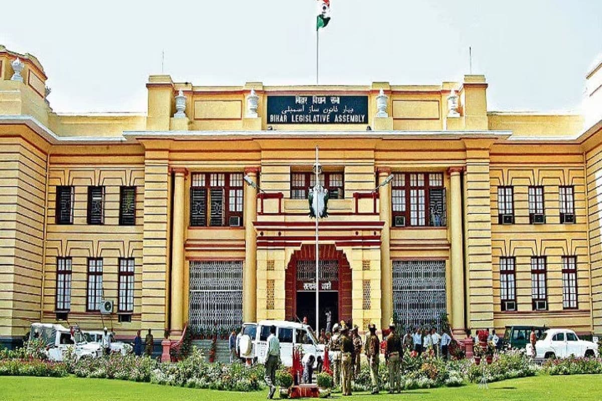 Bihar Budget: विधानसभा में आमने-सामने आ गए BJP विधायक और JDU के मंत्री, लगाए गंभीर आरोप