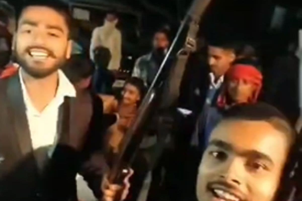 Viral Video: शादी समारोह में हर्ष फायरिंग करना पड़ा महंगा, पुलिस ने आरोपी को किया गिरफ्तार