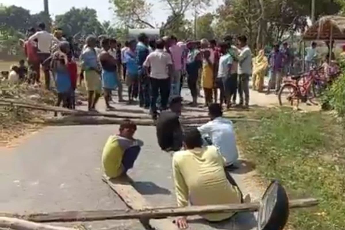 मोतीपुर : पिकअप ने स्कूटी सवार युवकों को रौंदा, दोनों की मौत, सड़क जाम