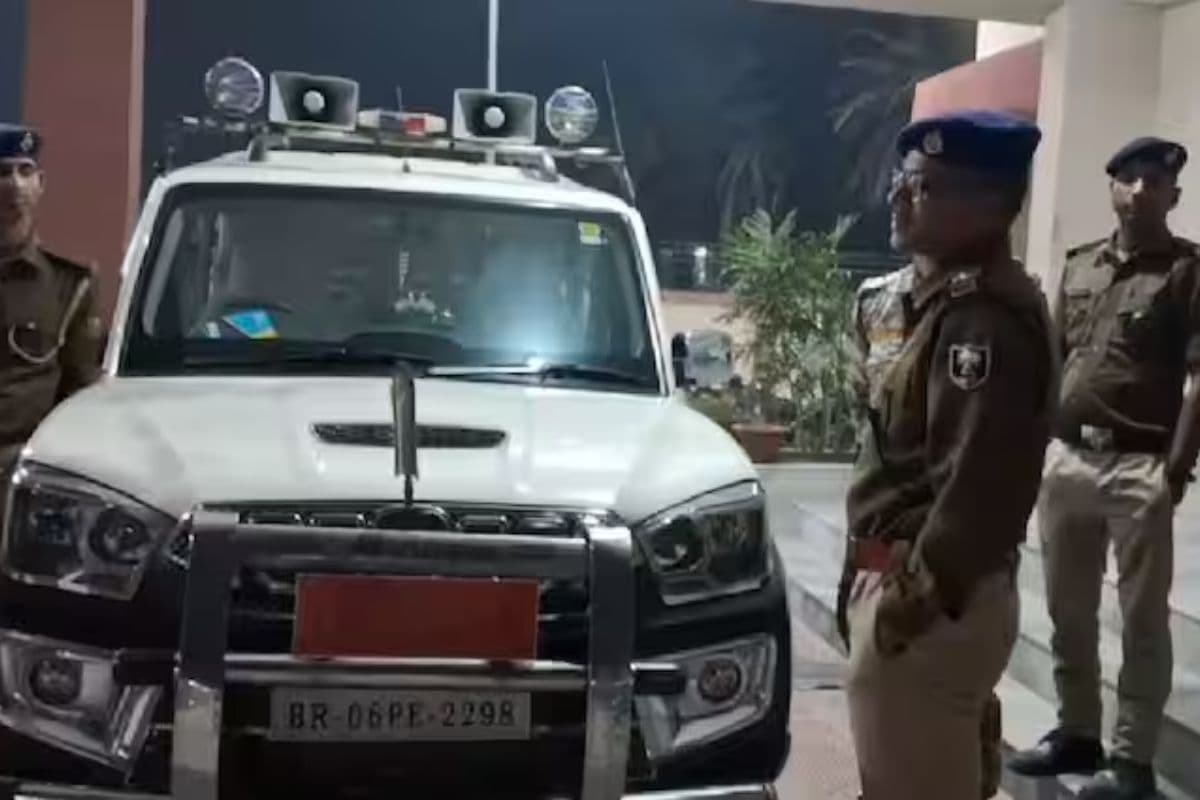 मुजफ्फरपुर में माफिया की गाड़ी से मिली थाने से गायब हुई शराब, मुंशी और ठेकेदार गिरफ्तार 