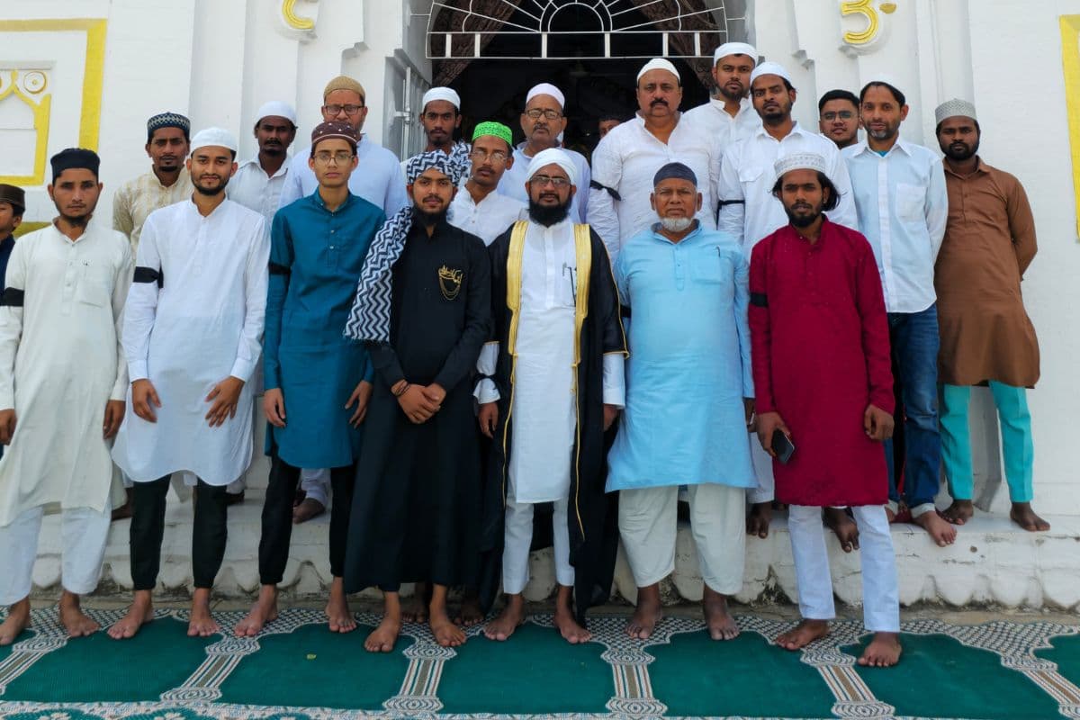 वक्फ बिल का विरोध करते मुसलमान