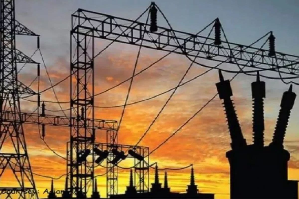 बिहार के इस जिले में हर महीने 45 लाख से अधिक की बिजली बर्बाद करते हैं लोग, दिन में जलाते हैं स्ट्रीट लाइटें