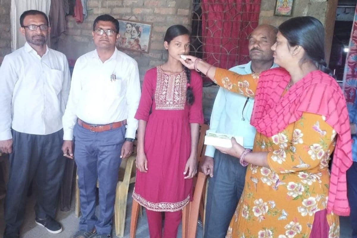 Bihar 10th Result : हाजीपुर में किसान की बेटी बनी जिला टॉपर, टॉप 3 में लड़कियों ने बनाई जगह