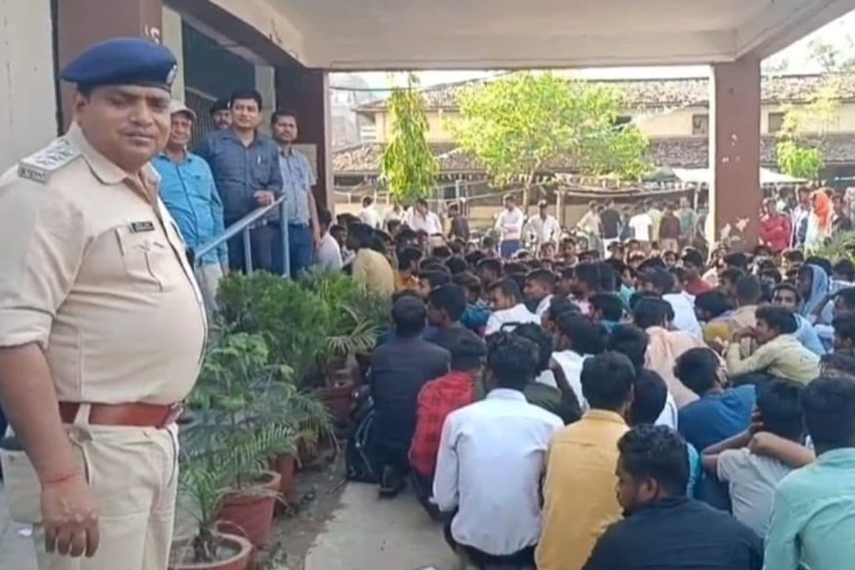 बिहार में 400 युवकों को नौकरी के नाम पर बनाया बंधक, पुलिस ने नेटवर्क मार्केटिंग से जुड़े 5 लोगों को किया गिरफ्तार