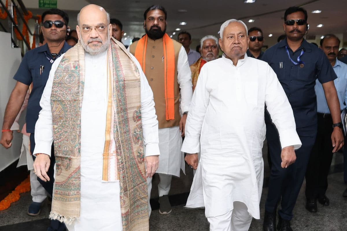 Bihar : सीएम आवास से बैठक कर दिल्ली के लिए रवाना हुए गृह मंत्री अमित शाह, NDA नेताओं को दिया लंबा टारगेट