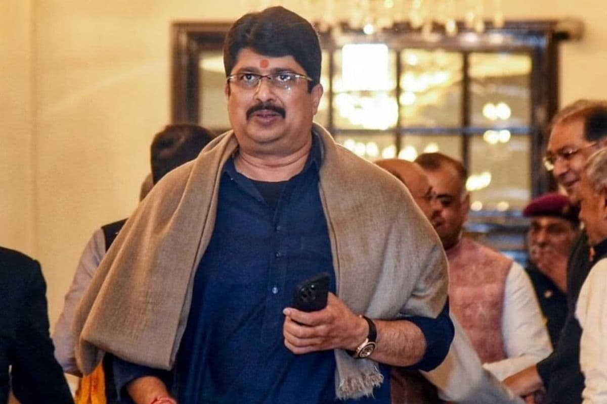 सपा सांसद पर भड़के राजा भैया, कहा- ऐसे ‘मिथ्याचारियों’…