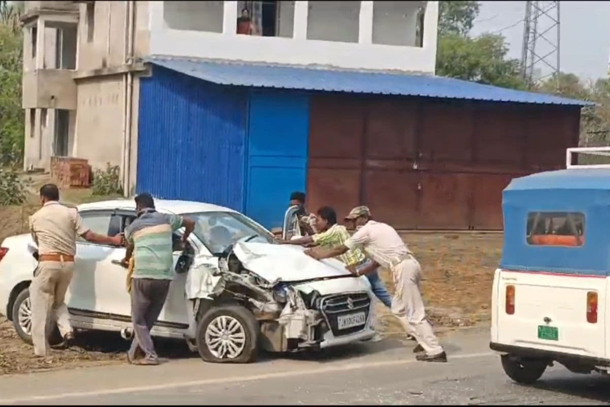 Video: देवघर में बीएड छात्राओं से भरे ऑटो को तेज रफ्तार कार ने मारी टक्कर, एक की मौत, पांच घायल