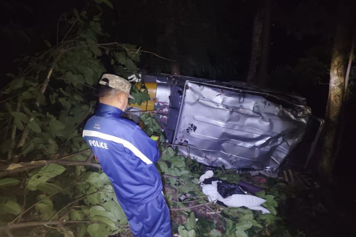 Road Accident: सिक्किम में 100 फीट गहरी खाई में गिरी गाड़ी, IIT ISM धनबाद के 10 स्टूडेंट्स घायल