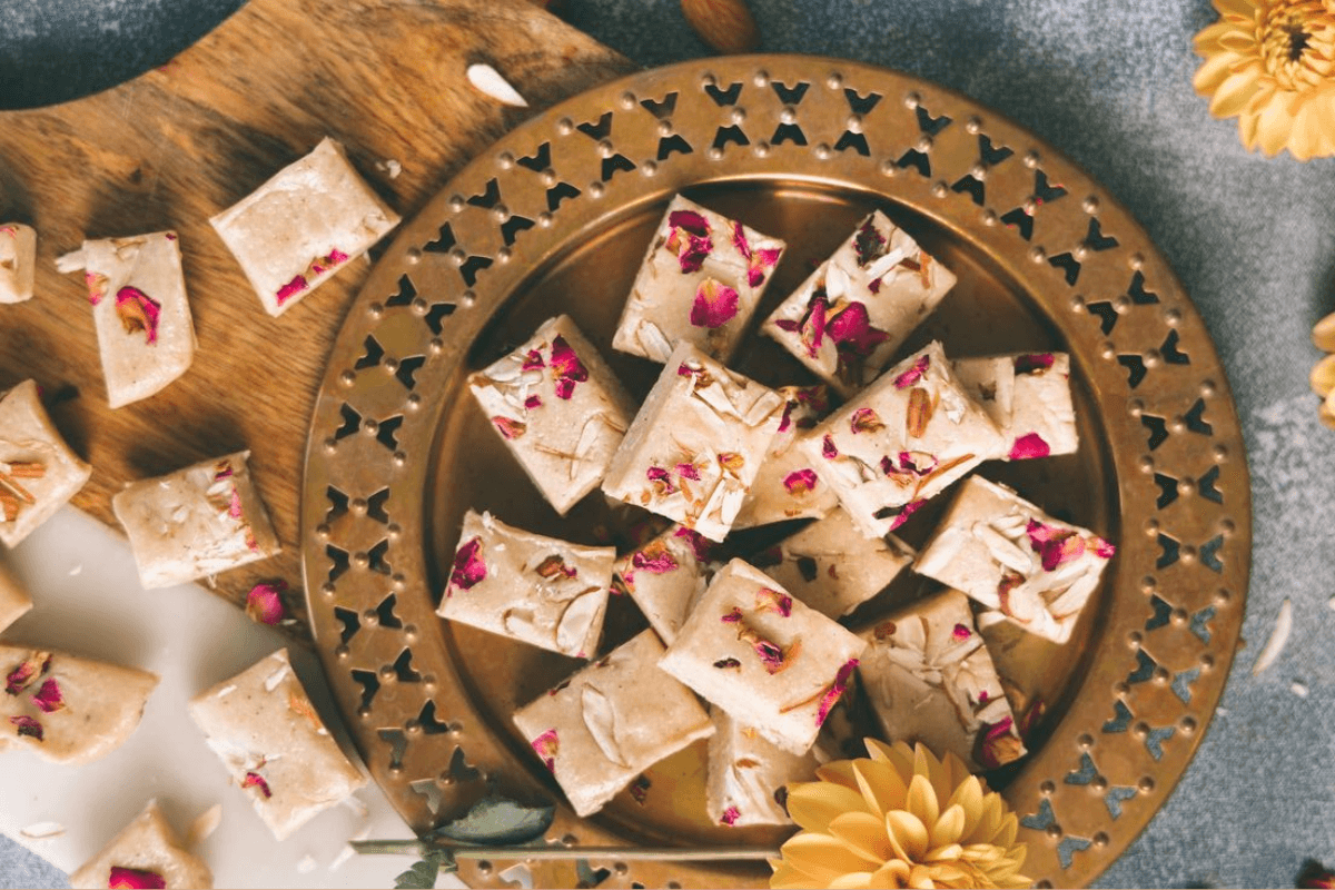 Rose Barfi Recipe: होली पर घर में बनाएं यह खास मिठाई गुलाब बर्फी  