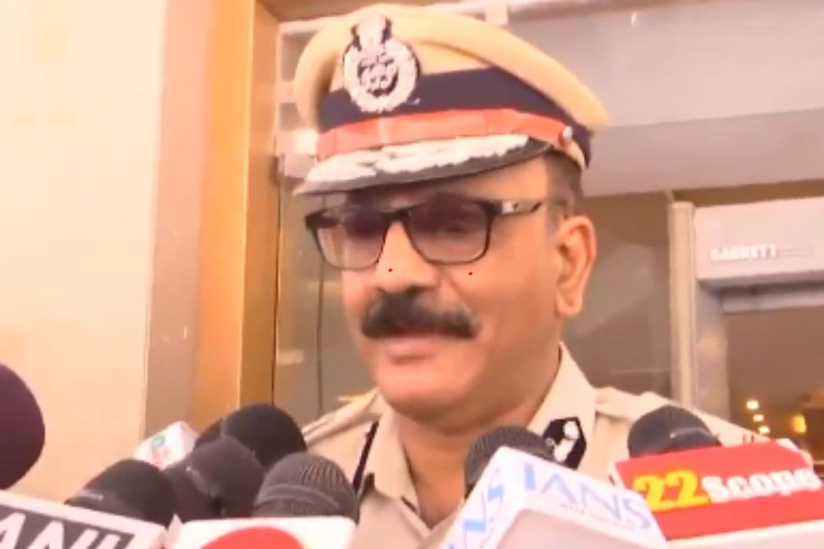 मीडिया के सामने बैठक की जानकारी देते डीजीपी अनुराग गुप्ता, PIC Credit- ANI