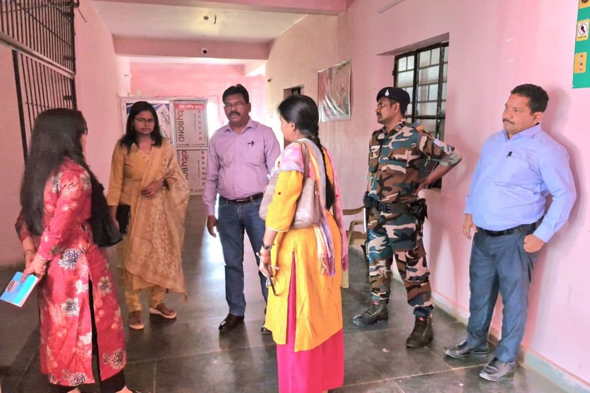 बुंडू SDM ने तमाड़ CHC का औचक निरीक्षण किया, स्वास्थ्य सेवाओं की ली जानकारी