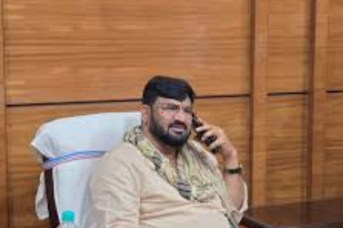 हेमंत सोरेन के मंत्री पर भड़के स्पीकर रवींद्रनाथ महतो, मोबाइल फोन को किया जब्त, जानें पूरा मामला