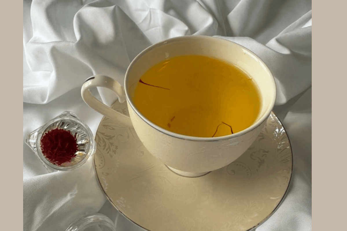 Saffron Tea Benefits for Skin and Health: सेहत और त्वचा के लिए वरदान है केसर चाय 60 की उम्र में भी लगेंगी जवां